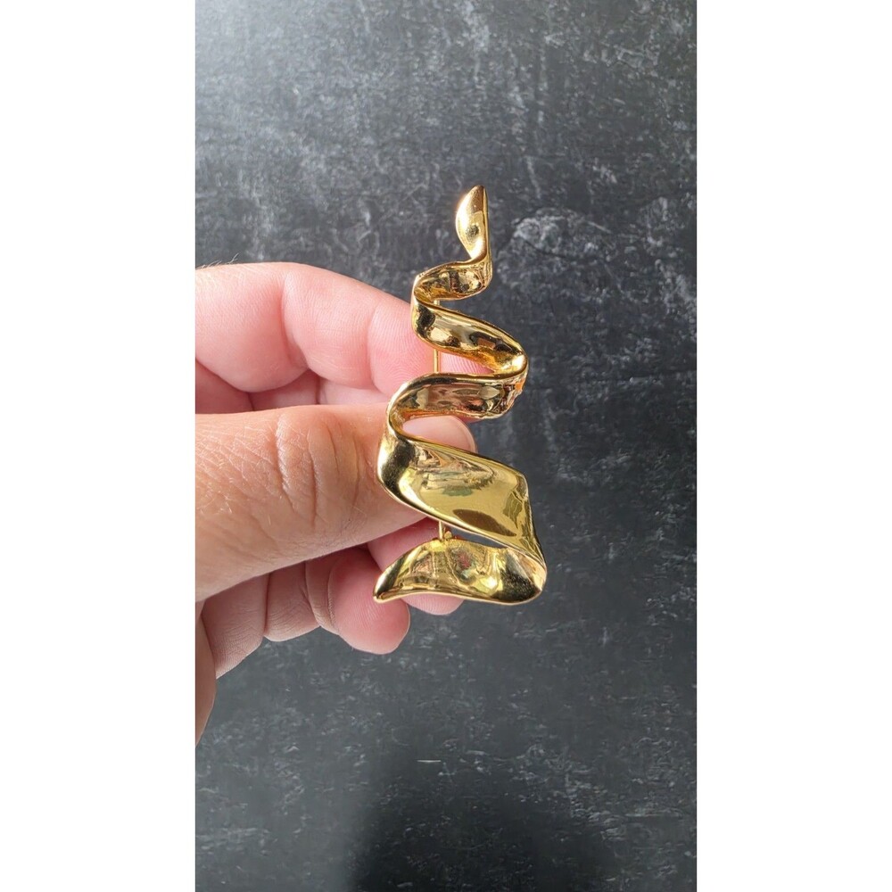 Gold Tone Metal Brooch Vintage Costume Jewelry